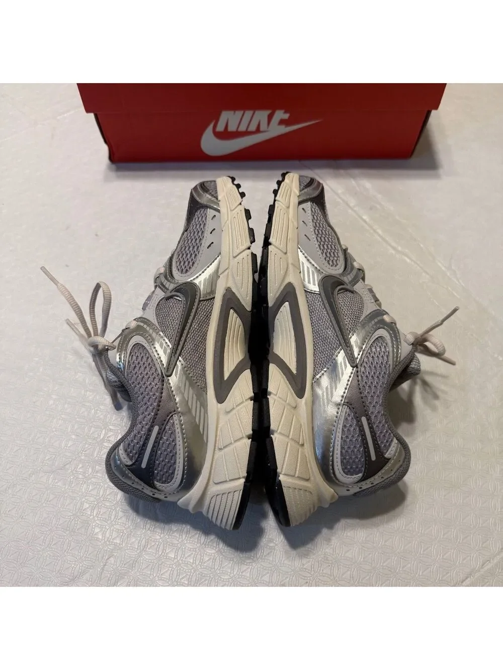Nike V5 RNR Sneaker 8 Women's 6.5 Men's